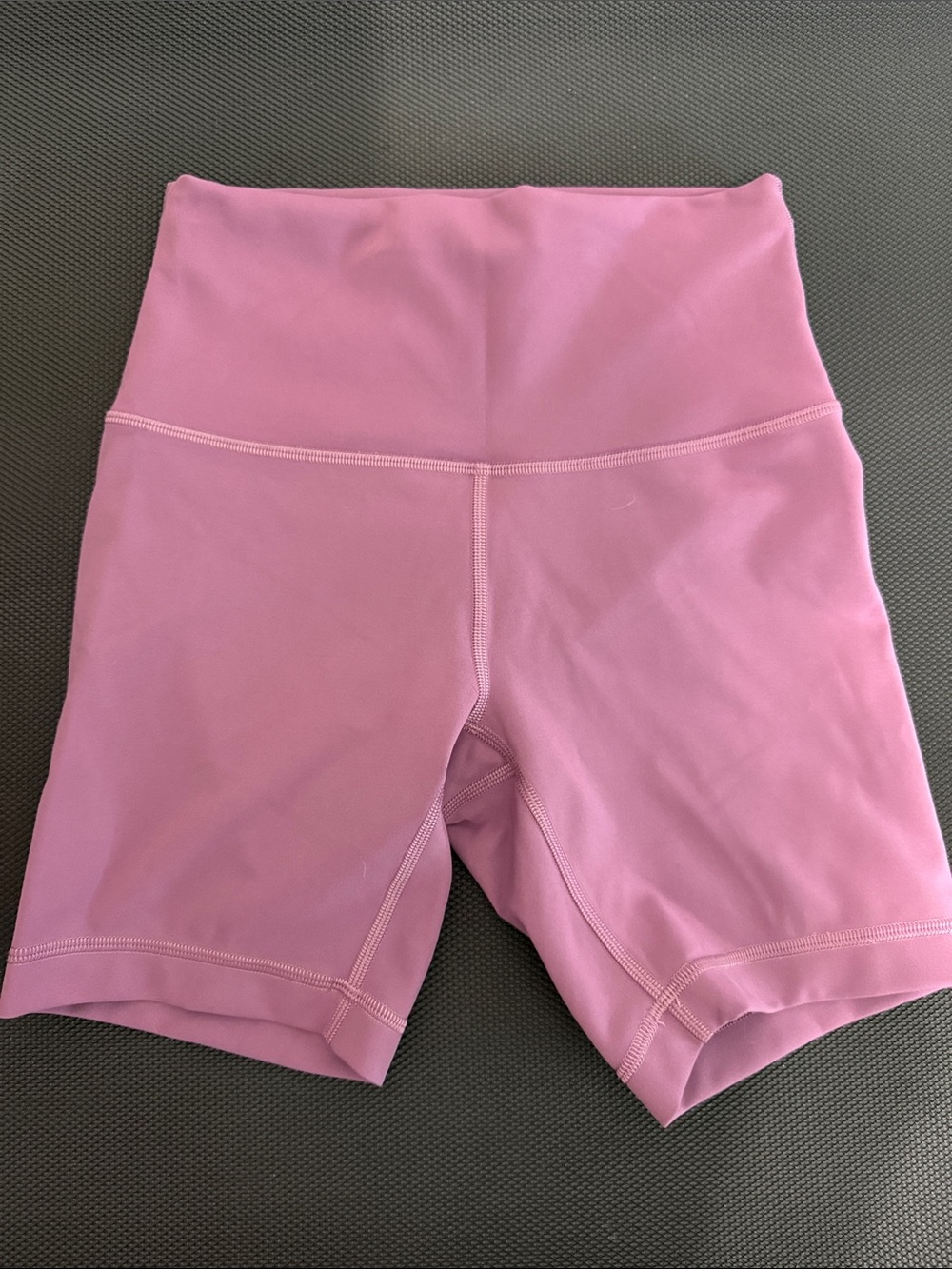 Lululemon Athletica Plum Purple Wunder Train High Rise Shorts 6" Inseam sz 4